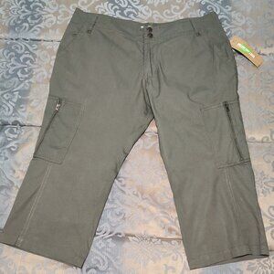 Dream Out Loud by Selena Gomez army green capri pants, NWTs, size 13
